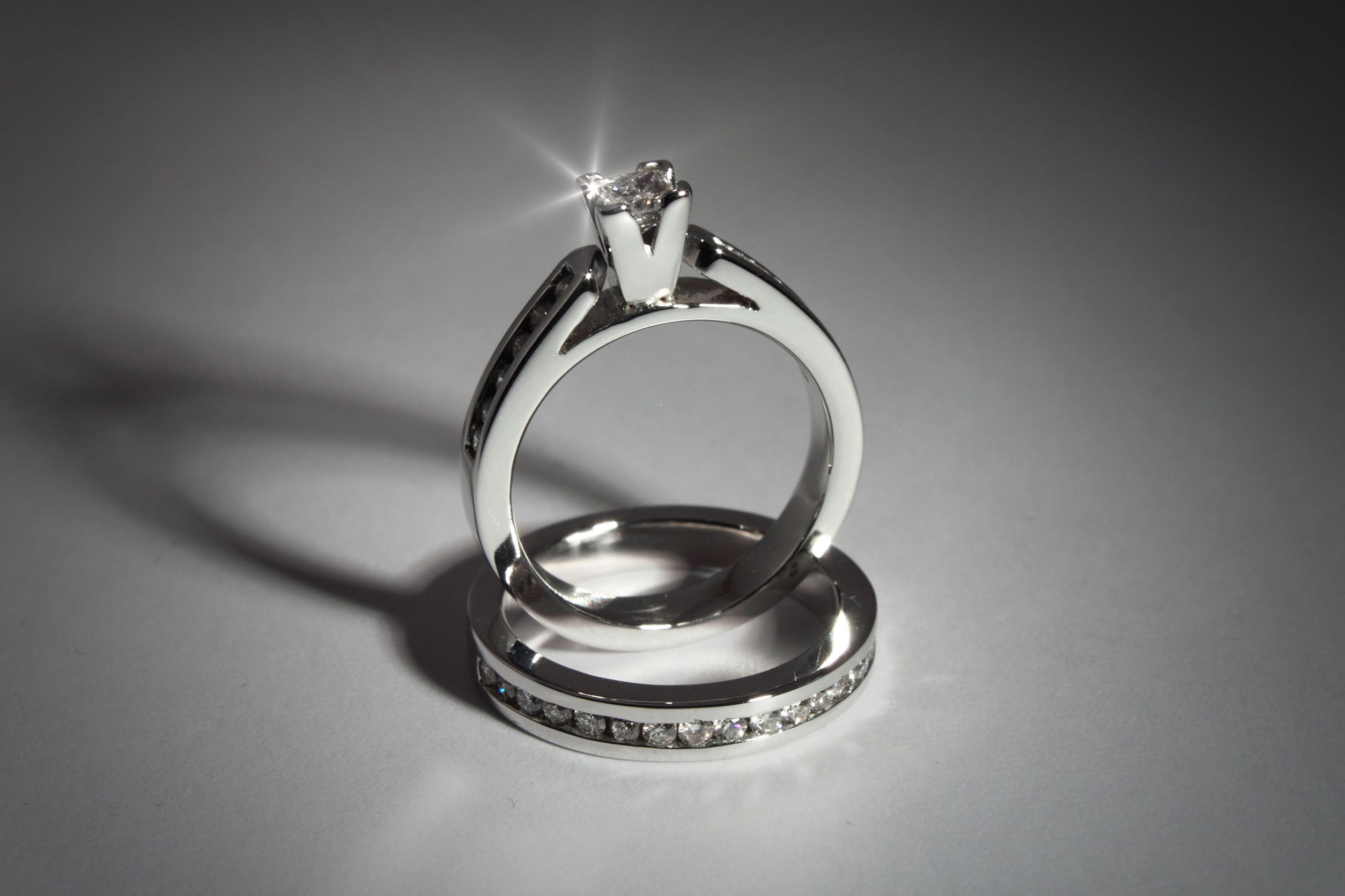 How to Choose the Best Engagement Rings in Chicago for You and Your Spouse