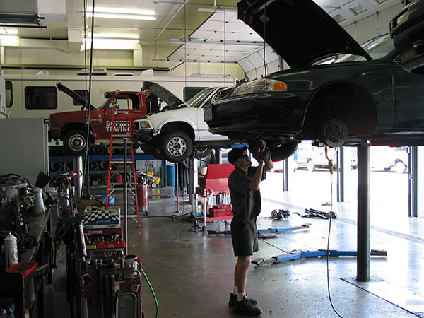 Why Hiring an Experienced Auto Body Shop in Johnson County Can Be Beneficial