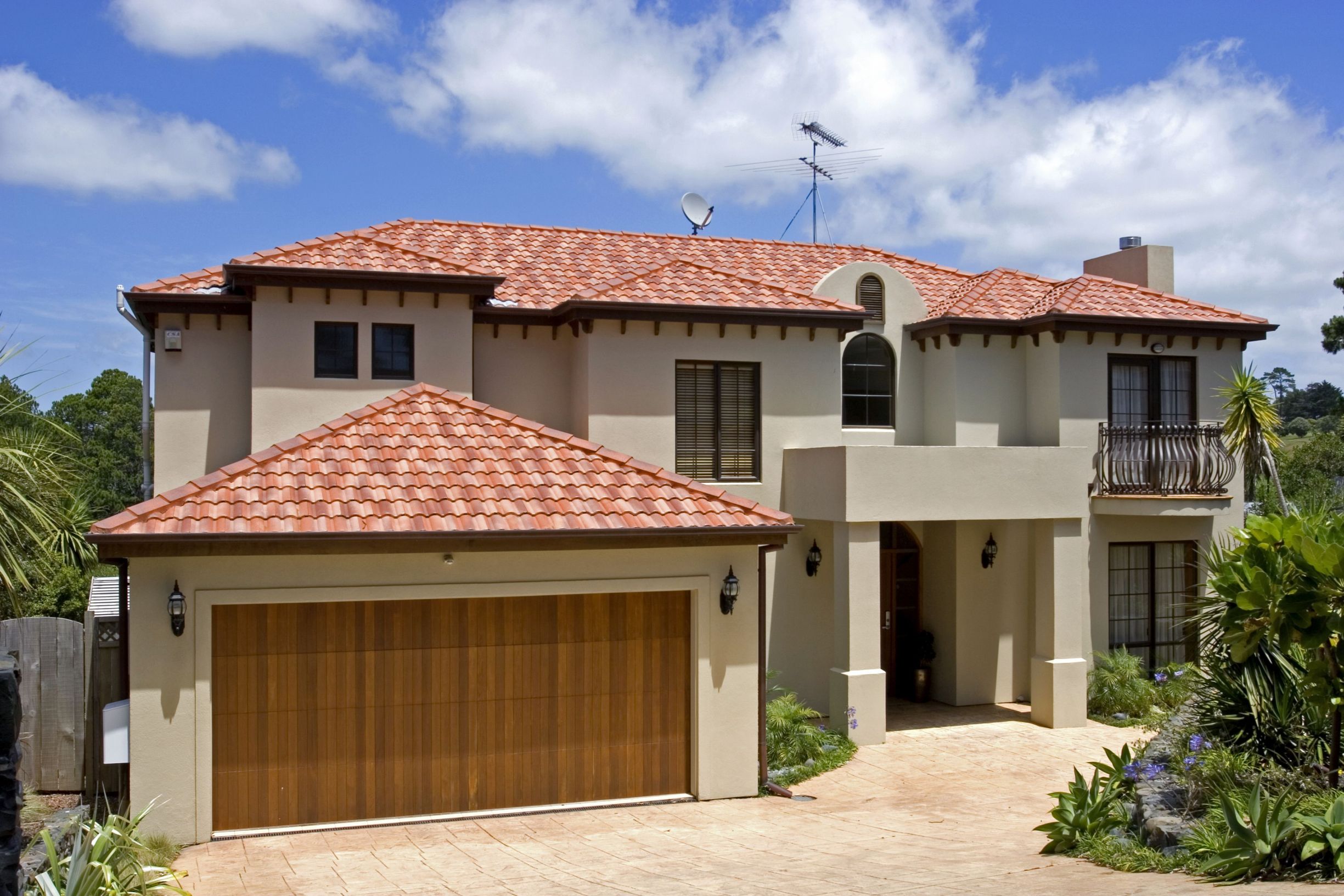 How Insulated Garage Doors Benefit Your Home