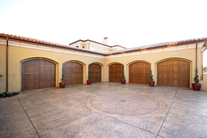 Reviewing The Features Of A Quality Overhead Garage Door In Newton, MA