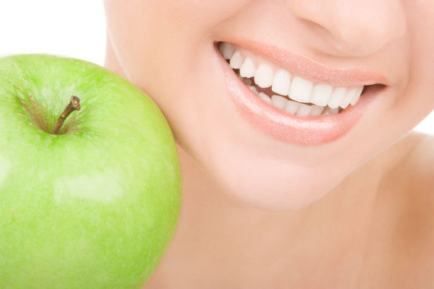 Tips from Dentists in Bellevue NE to Make Teeth Look Whiter