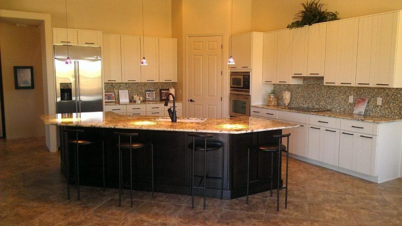 How to Remodel Kitchen Cabinets in Tucson AZ: The Aesthetic and Budgetary Impacts