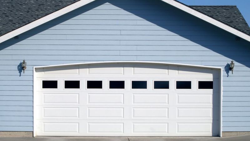 Three Signs that Your Warehouse Garage Door in Tampa Needs to be Serviced