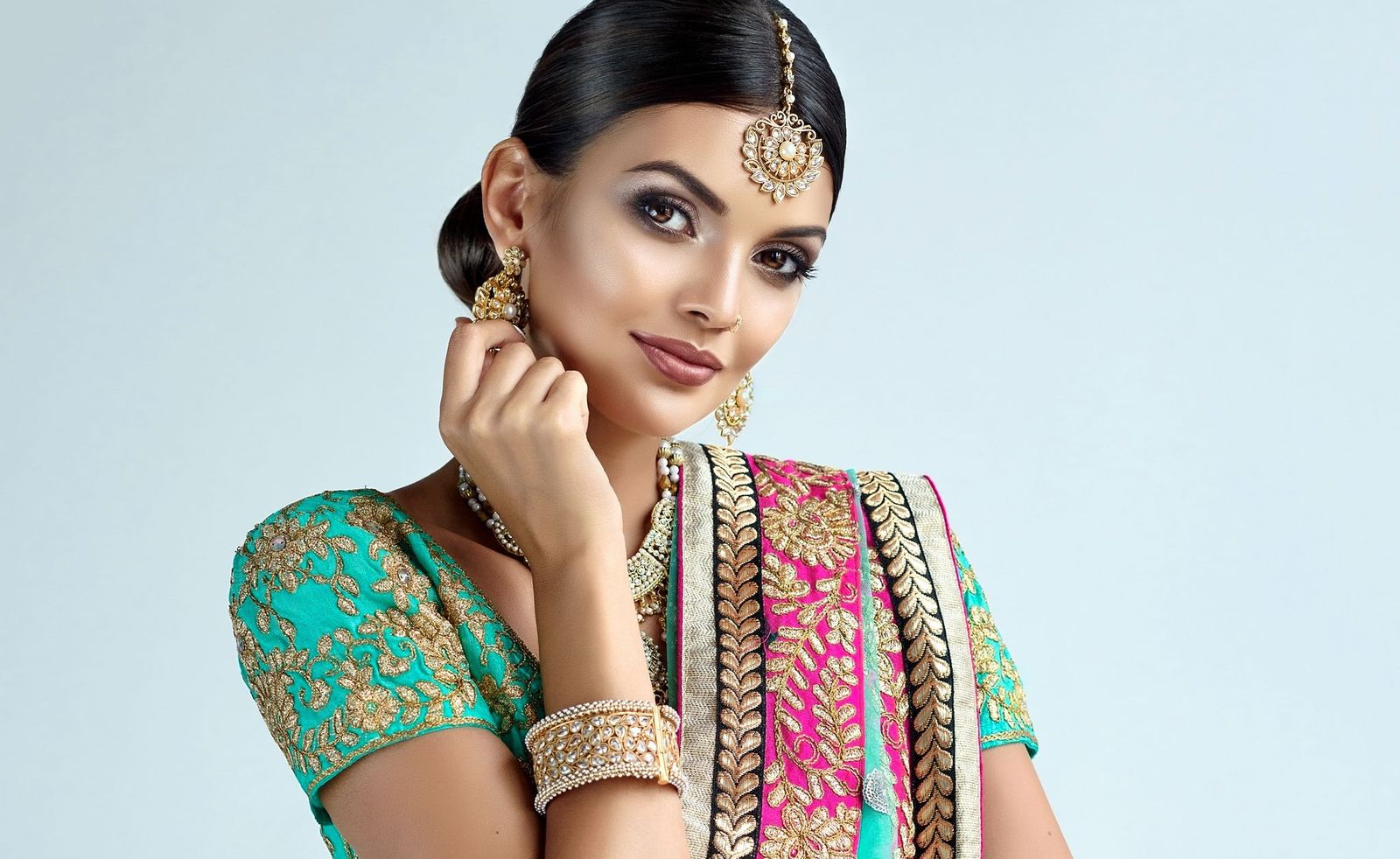 How to Choose a Traditional Patola Saree