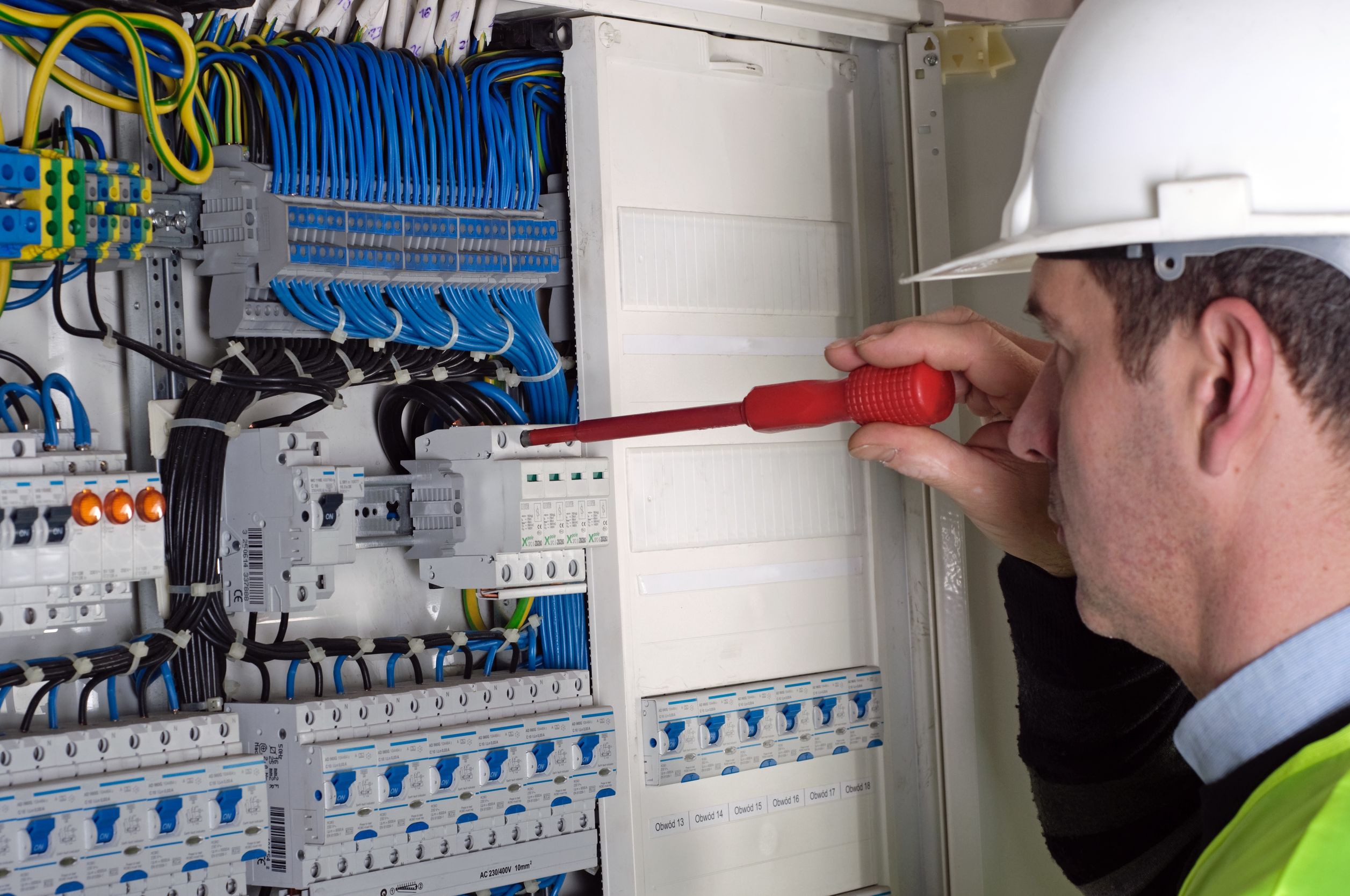 6 Reasons to Choose a Professional Electrical Service in Santa Barbara